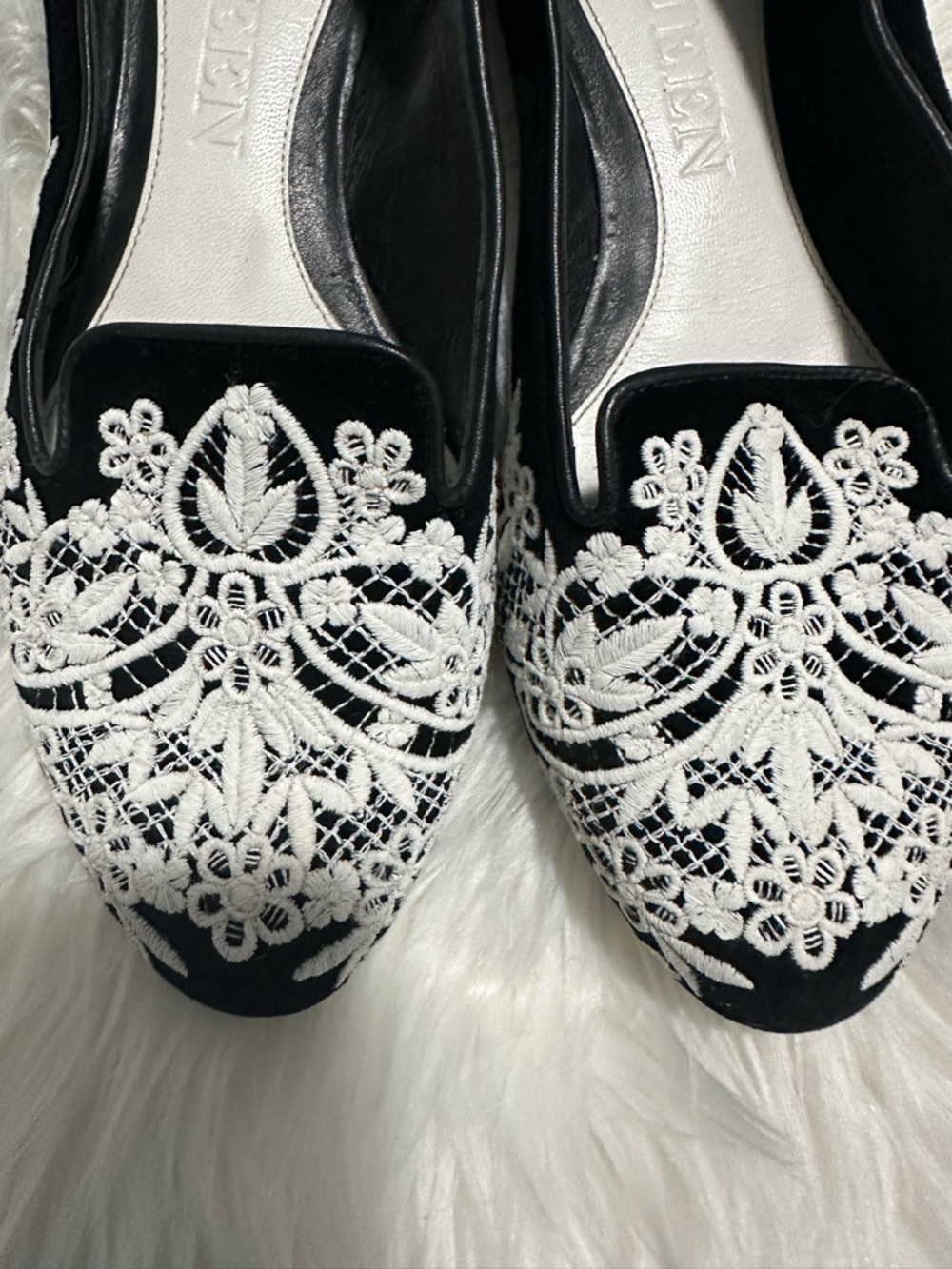 Alexander McQueen Black Suede Lace-Embroidered Pointed Flats sz 36 - Picture 3 of 7